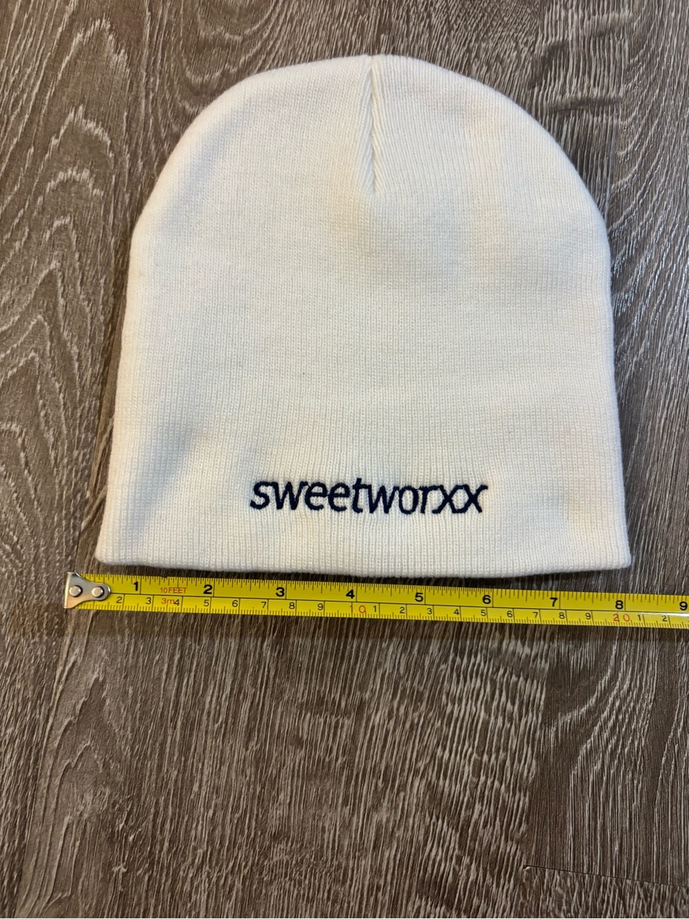 White Knit BOSCH Beanie sweetworxx venture auto brand NwOT
